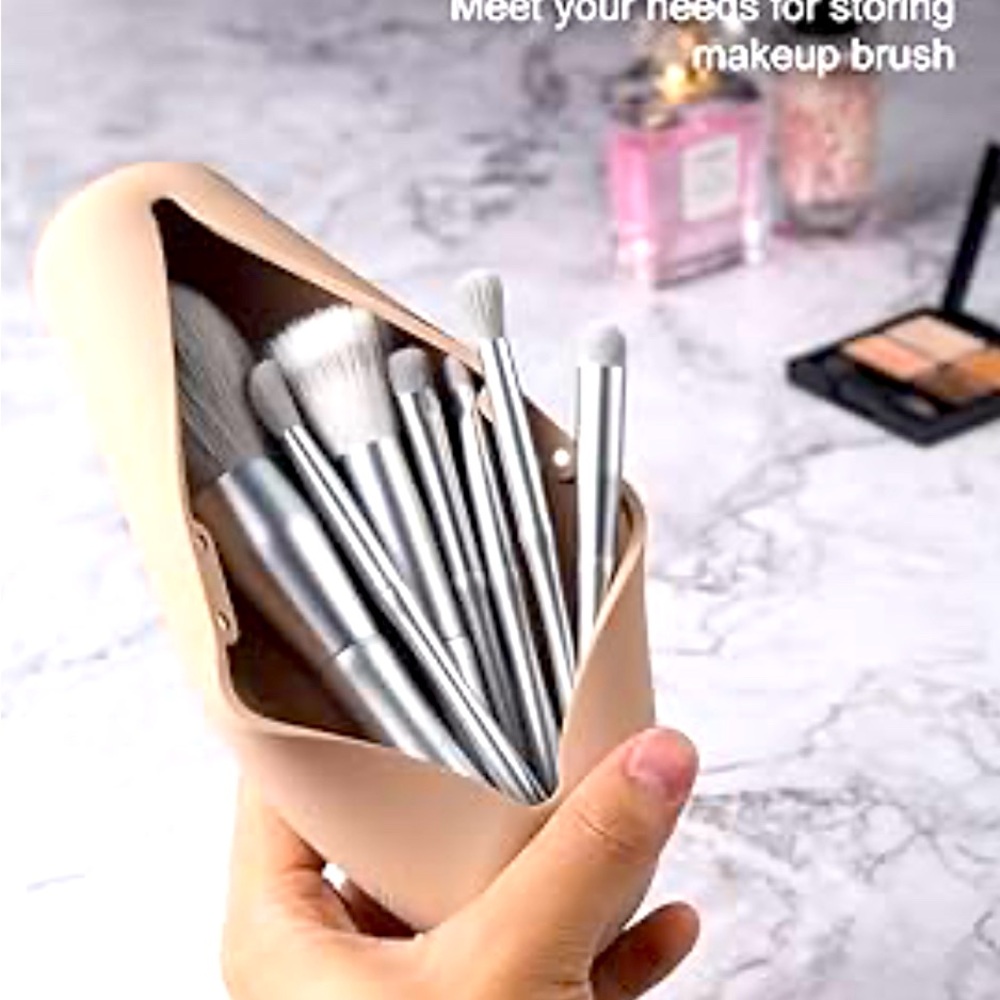 Brand new for brushes , soft silicone organizer and make up holder for travel